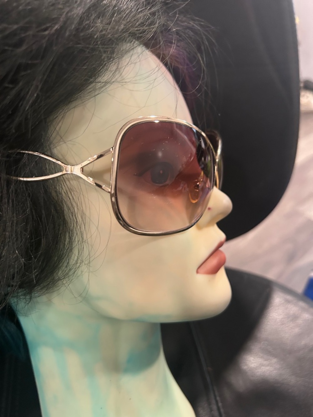 Steve Madden Oversized Brown Gradient Sunglasses with Gold Trim - Picture 3 of 8